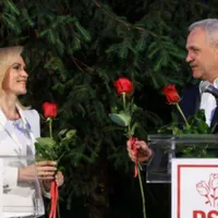 Liviu Dragnea i-a oferit trandafiri lui Gabi Firea, când a câștigat Primăria