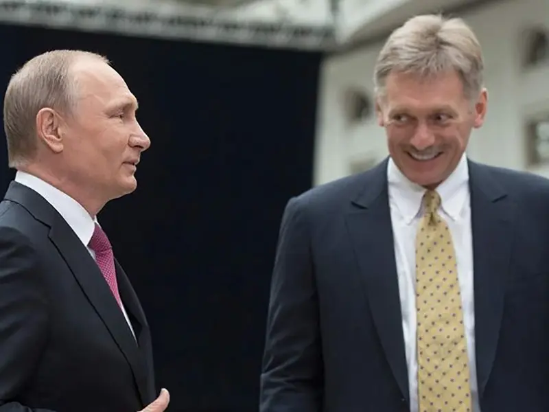 Vladimir Putin și purtătorul de cuvânt al Kremlinului, Dmitri Peskov. / Foto: Profimedia