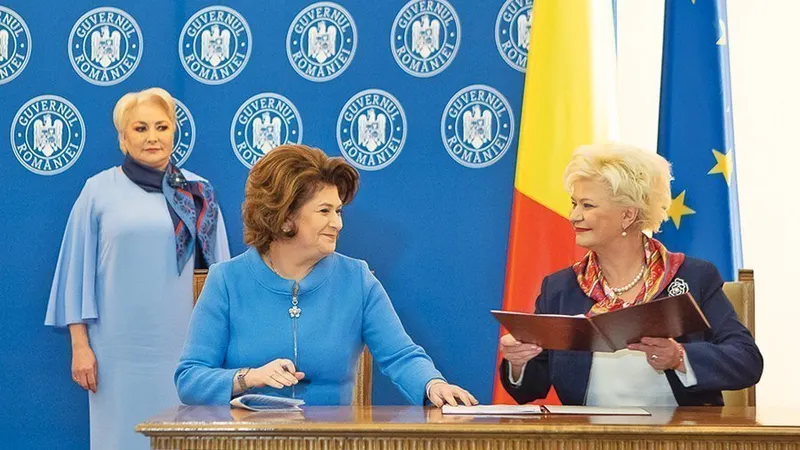 Premierul Viorica Dăncilă, șefa ANES, Grațiela Drăghici, și ministrul Fondurilor Europene, Rovana Plumb, au semnat protocolul pentru proiectul „Venus”, prin care ar trebui să fie construite 42 de locuințe protejate pentru victimele violenței