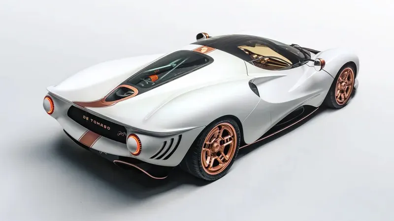 Italienii reînvie un supercar legendar. Motor V8 turbo de 700 de cai și preț de 1.600.000 € - Foto: topgear.com