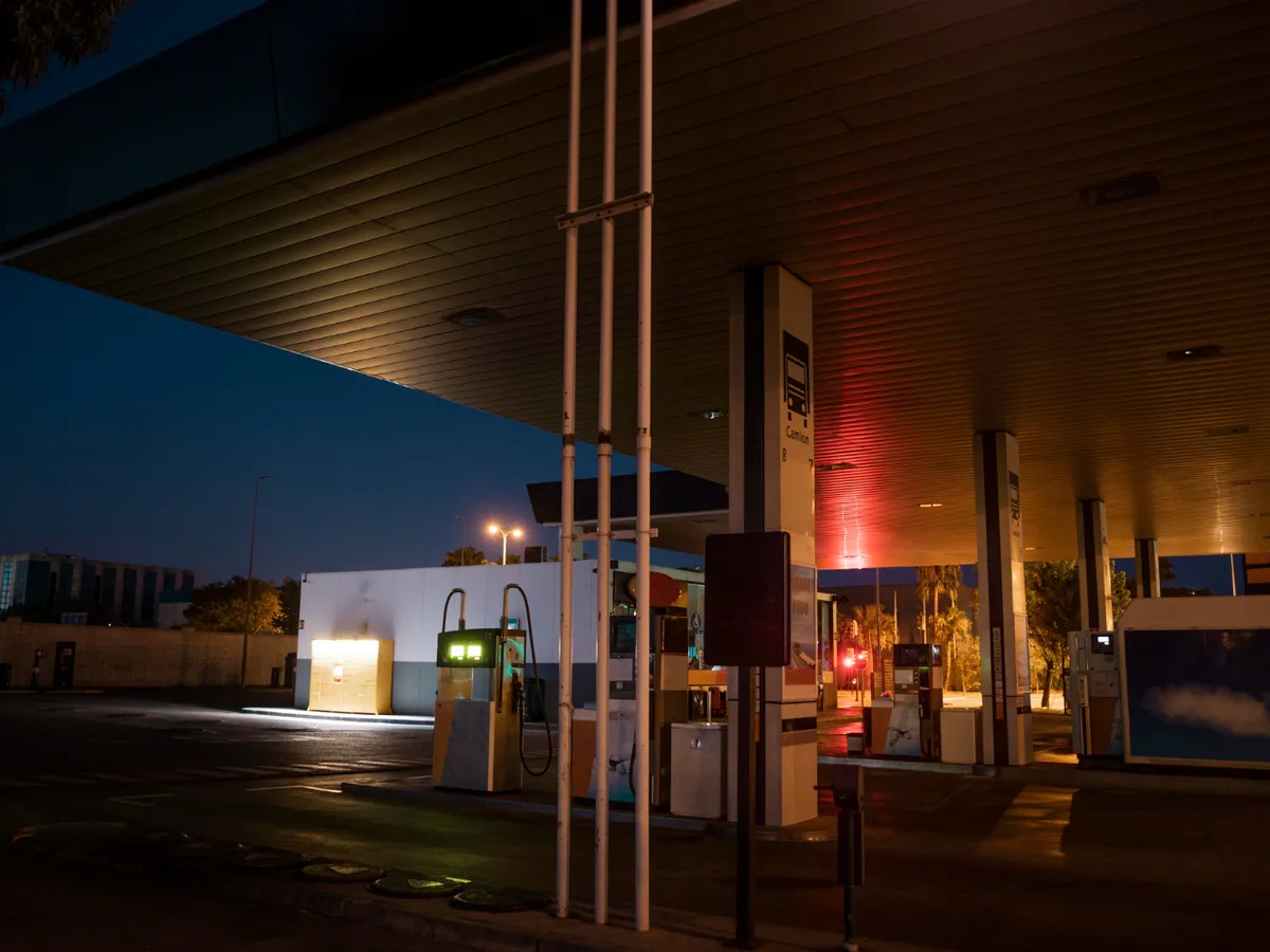 Ziua şi ieftinirea la pompă. Șoferii din România plătesc mai puțin pentru combustibil Foto: Freepik (fotografie cu caracter ilsutrativ)