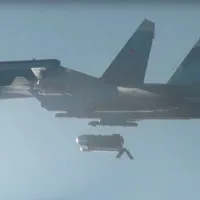 VIDEO Rusia a lansat bomba de 3 tone care distruge buncăre. Avionul de luptă SU-34 o lansează - Foto: Twitter