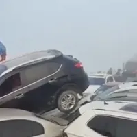 Accident bizar. Peste 200 de mașini s-au ciocnit violent pe un pod. „Este prea înfricoşător” - FOTO: Twitter/nexta_tv