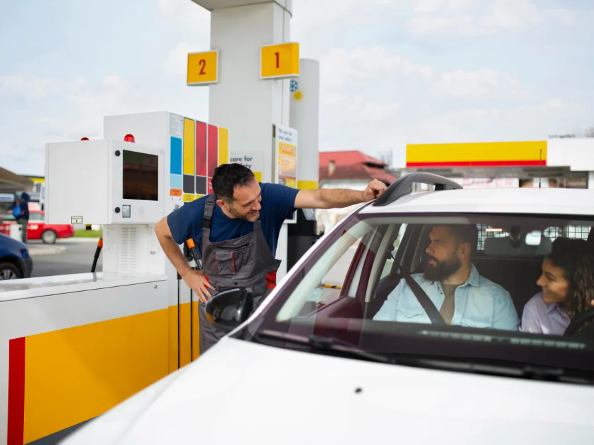 La ce preț al carburantului și-ar lăsa românii mașinile acasă? Chisăliță: 1.500.000 de mașini ies din trafic