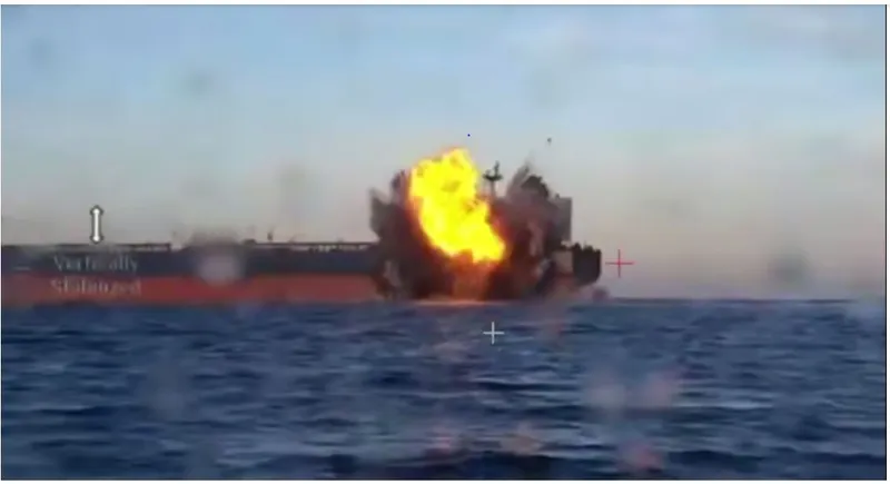 Petrolier al Rusiei, atacat - Foto: Profimedia Images