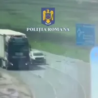 Manevră controversată: Un șofer, sancționat din elicopter pentru depășirea liniei continue - Foto: captură video