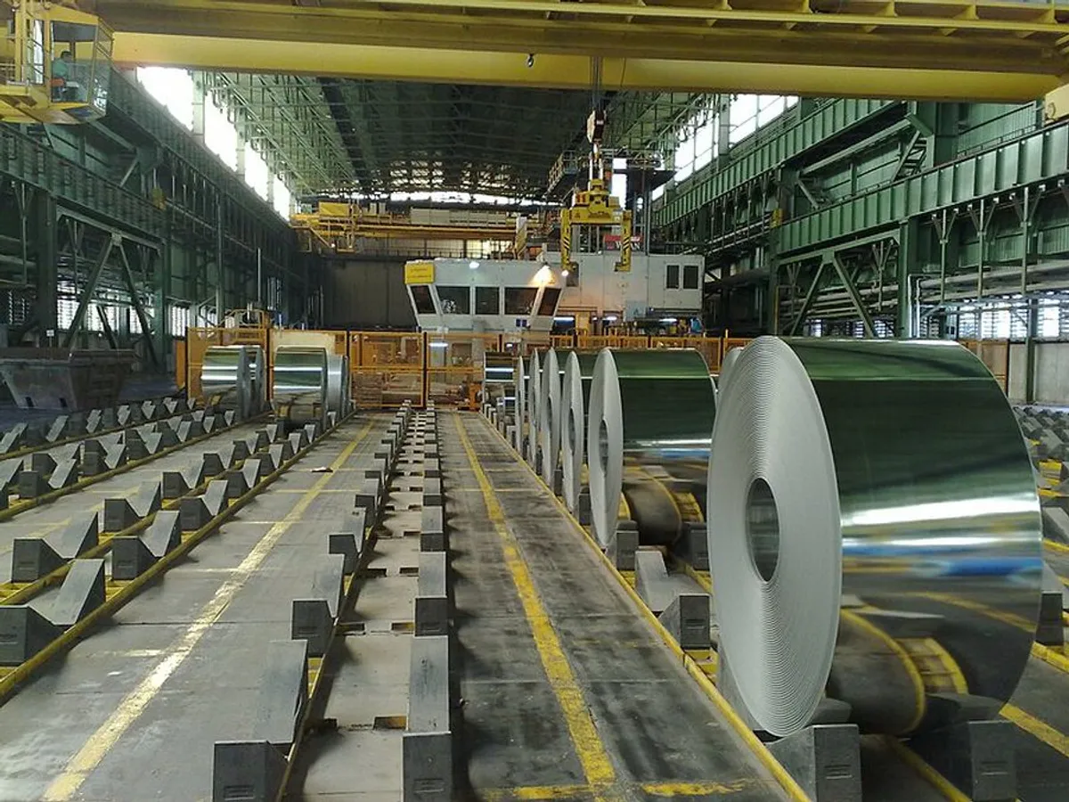 România câştigă puţin, cu o industrie subdezvoltată, ce produce materii prime şi materiale - Foto: Wikimedia/Foolad Mobarakeh/CC BY-SA 3.0