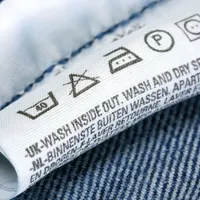 De ce trebuie să știi ce înseamnă simbolurile de pe etichetele hainelor? Ce se poate întâmpla? - Foto: griffesvivienne.com (Imagine cu rol ilustrativ)