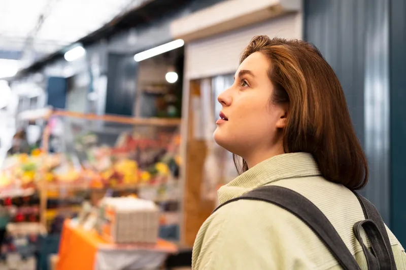 Clientă în supermarket - Foto: Freepik (rol ilustrativ)