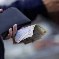 Românii vor avea mai mulți bani în buzunare. Salariul minim crește, iar pensiile se majorează și ele - Foto: INQUAM Photos/ Octav Ganea/ Imagine cu caracter ilustrativ