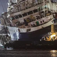 Cel mai nou remorcher s-a răsturnat în dană, la St.Petersburg - Foto: Profimedia Images