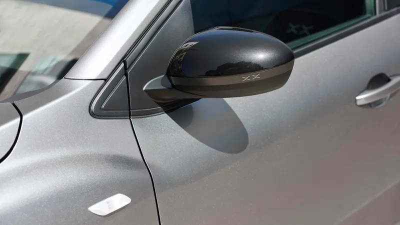 Mașina care a pus România pe harta auto a lumii sărbătorește 20 de ani cu o serie limitată „XX” - Foto: Dacia