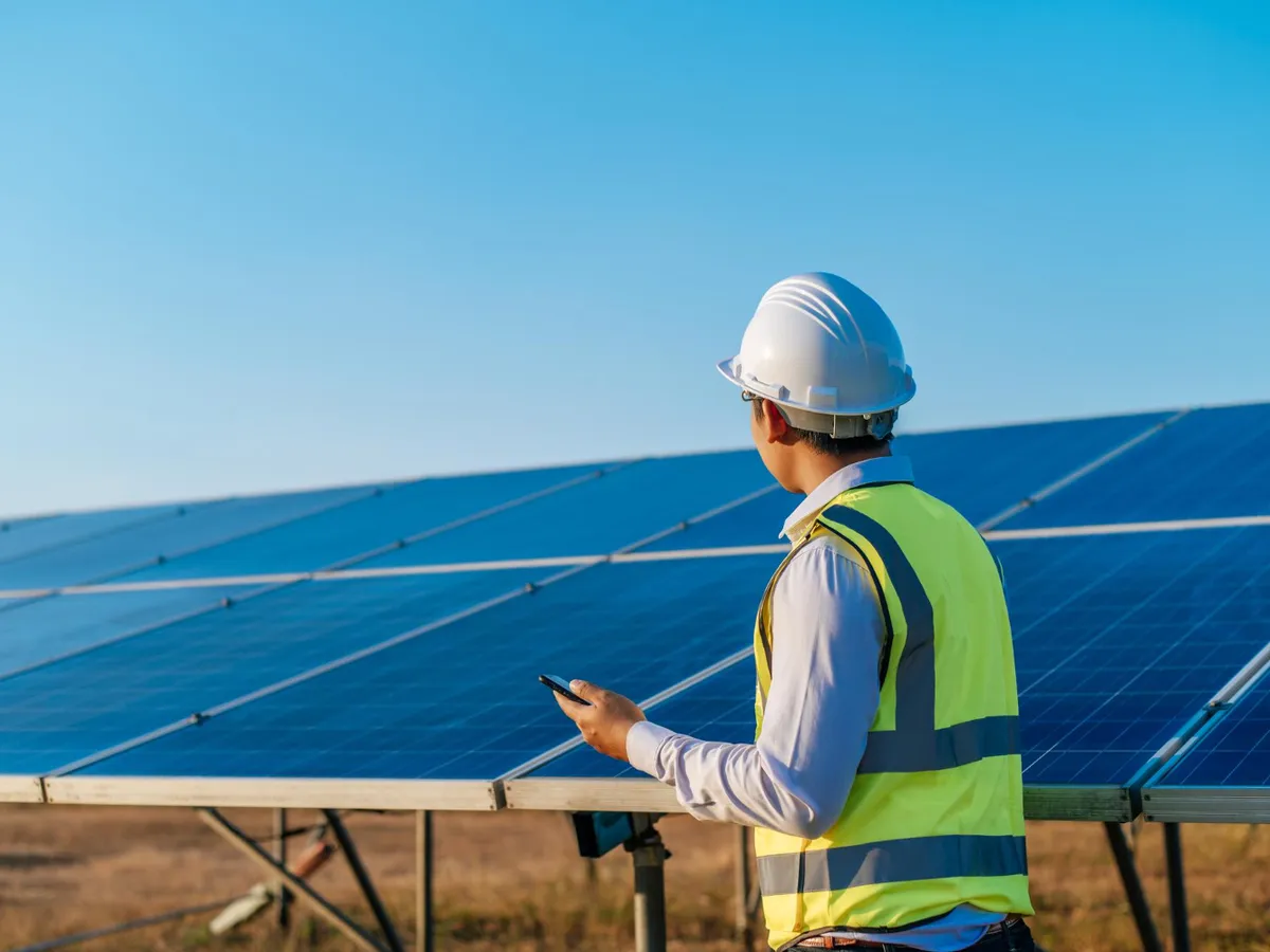 Care gospodării pot primi 20.000€ pentru panouri fotovoltaice? Cât de simplu le instalezi? - Foto: Freepik