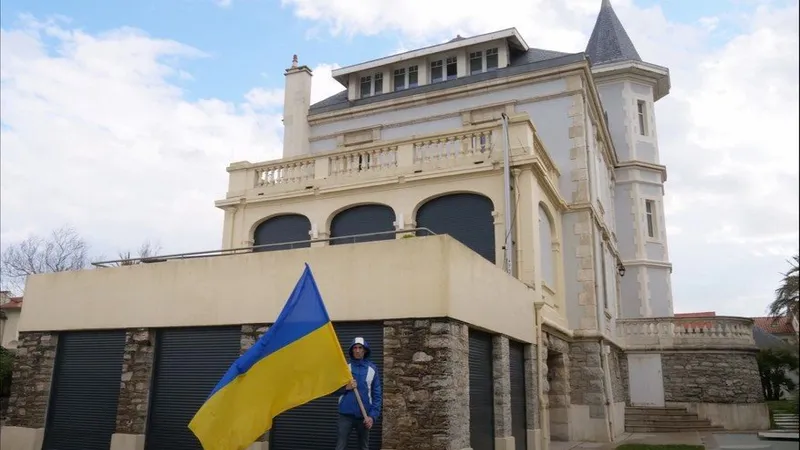 Vila fiicei lui Vladimir Putin din Biarritz a fost confiscată de un activist francez/FOTO: Twitter