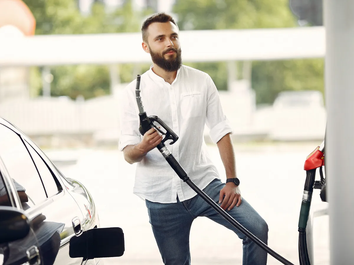 AUR propune reducerea TVA la carburanți și anunță depunerea unei inițiative legislative în Parlament