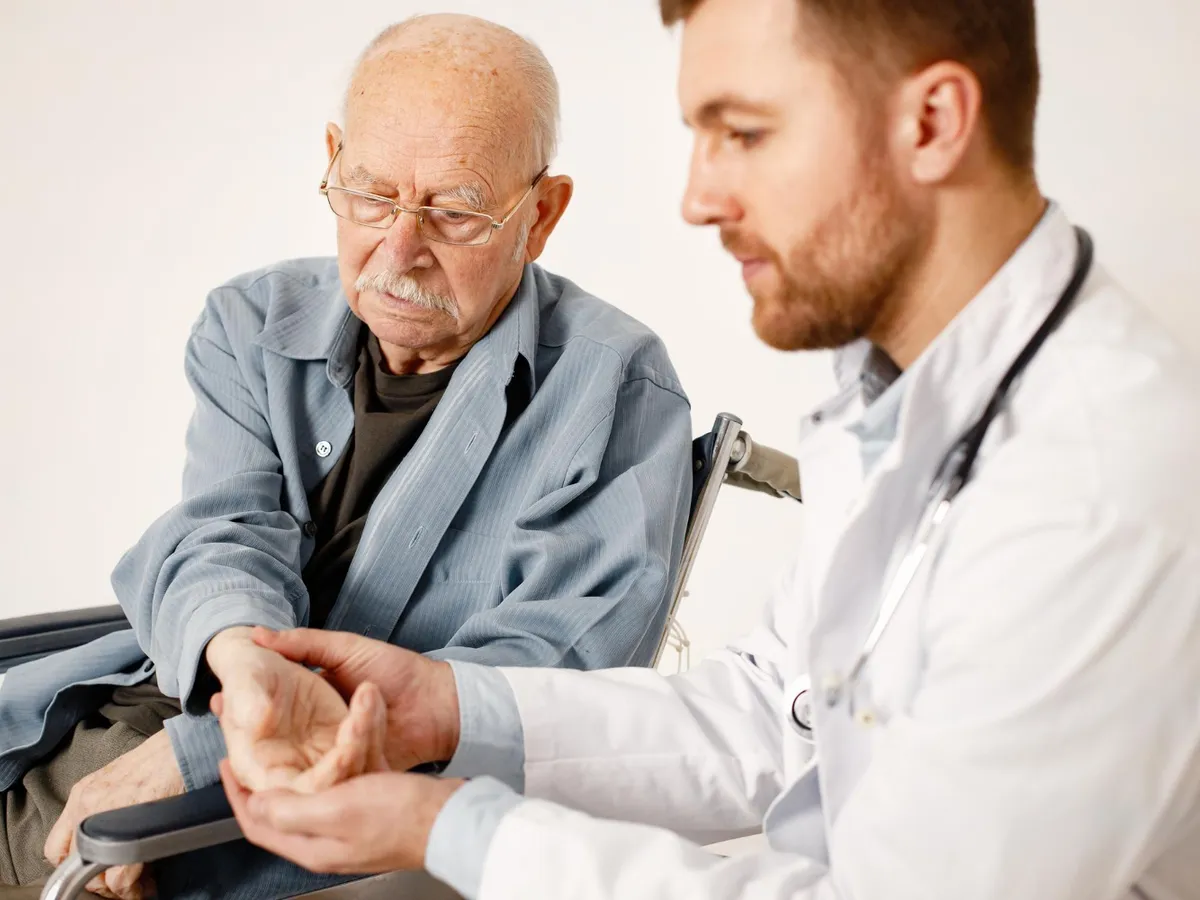 Japonia aprobă primele terapii regenerative cu celule stem pentru Parkinson și insuficiență cardiacă severă