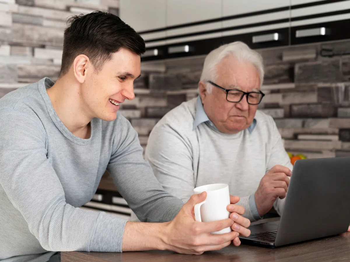 Căutând loc de muncă la pensie - Foto: Freepik