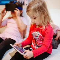 Cum se schimbă comportamentul copilului dacă îl lași peste 30 minute/zi la tabletă sau telefon - Foto: Freepik.com (rol ilustrativ)