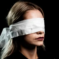 O tânără a fost orbită de o petardă și a primit despăgubiri în instanță - Foto: Freepik - cu rol ilustrativ
