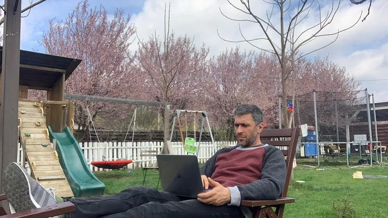 Cu ce boală se luptă actorul Dragoș Bucur - Foto: Instagram/dragosbucuronline