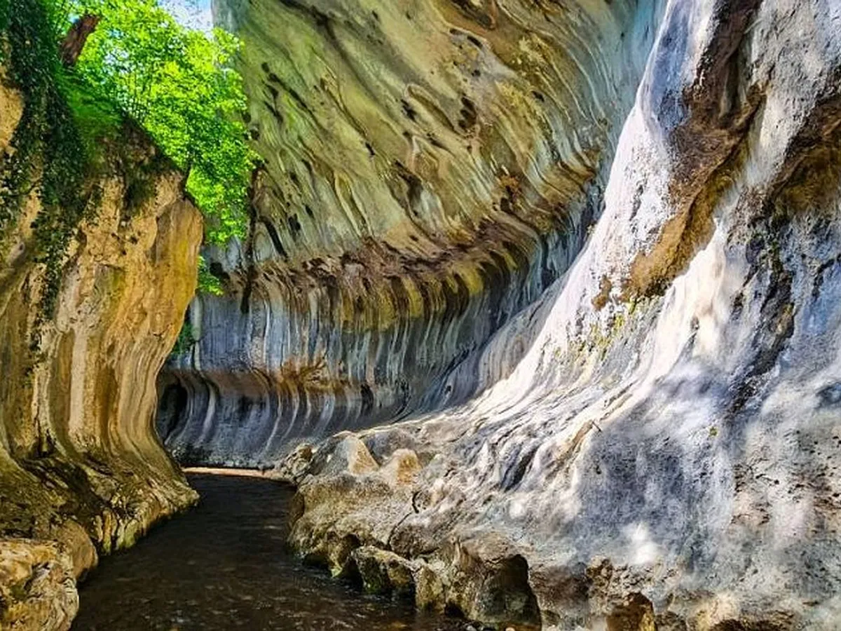 Cheile Băniţei, o locaţie turistică superbă, la nord de Petroşani - Foto: gohunedoara.com