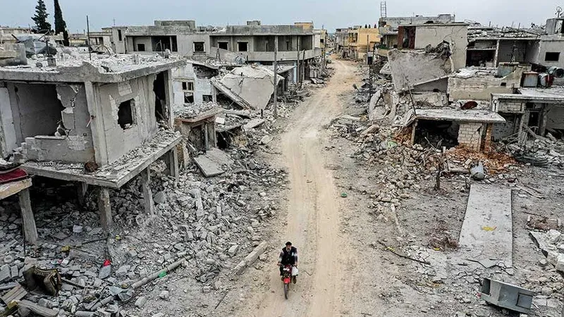 CICATRICILE SIRIEI Orașul Afis, care a suferit distrugeri pe scară largă din
cauza luptelor grele și a atacurilor aeriene ale forțelor pro-regim, din
provincia nord-vestică Idlib