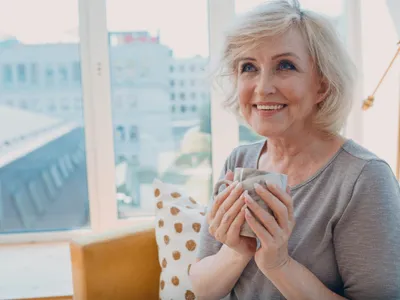 Pensionară, la pensie - Foto: Freepik