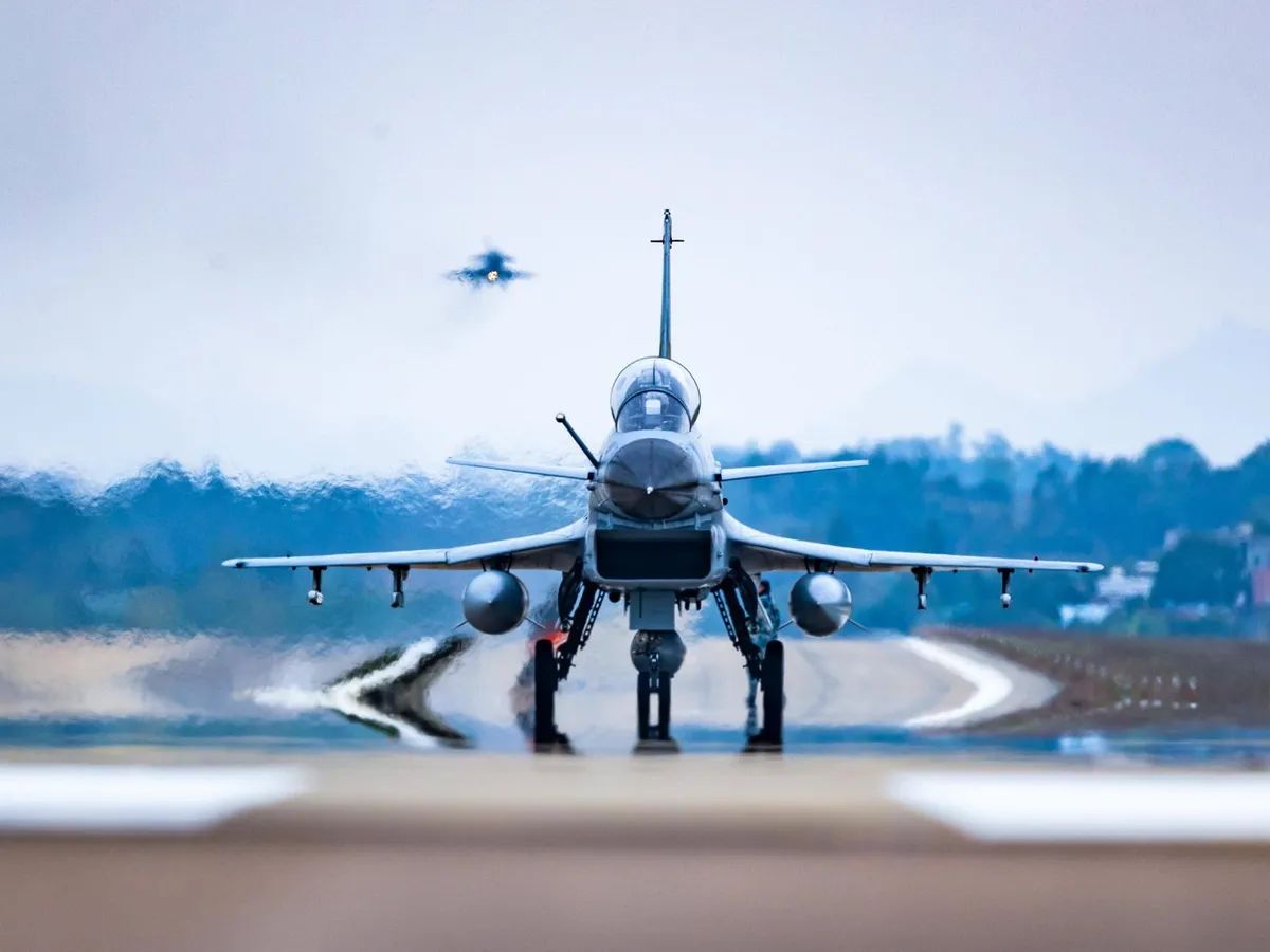 Avion de război chinezesc J-10 - Foto: Profimedia images