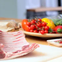 Cât costă mielul de Paște în 2025. Prețuri în piețe, magazine și la ferme în Vinerea Mare - Foto: Profimedia images
