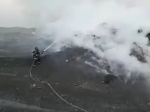 Incendiu puternic, la groapa de gunoi din Băicoi. / Foto: captură video