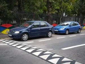 Sectorul 1 se umple de „jandarmi din asfalt”. Poliția Rutieră a avizat limitatoarele de viteză. / Foto: Clotilde Armand, Facebook