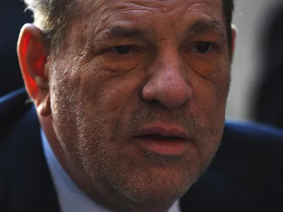 Producătorul Harvey Weinstein a fost condamnat la 16 ani de închisoare, pentru agresiune sexuală - Foto: Profimedia Images