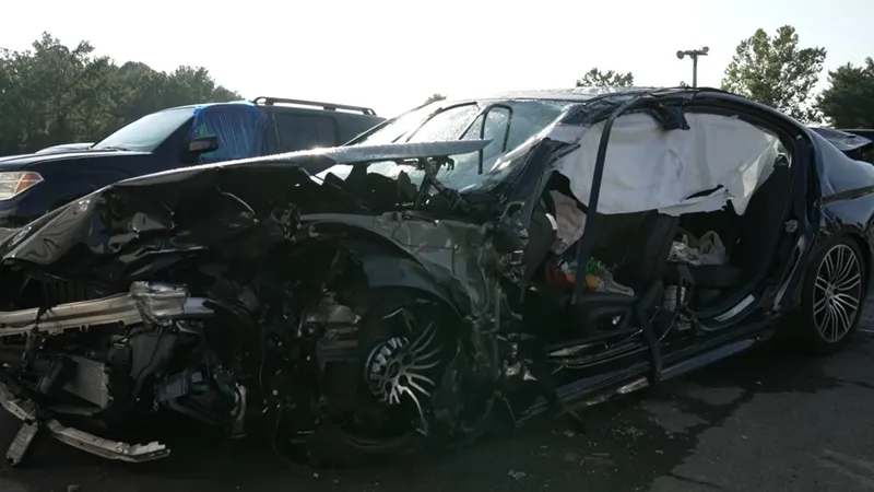 Impact frontal parțial / Foto: captură video