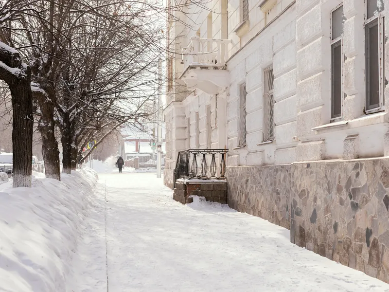 Ce amendă riști dacă nu îți cureți zăpada din fața casei sau a spațiilor comerciale? Avertisment Foto: Freepik (fotografie cu caracter ilsutrativ)