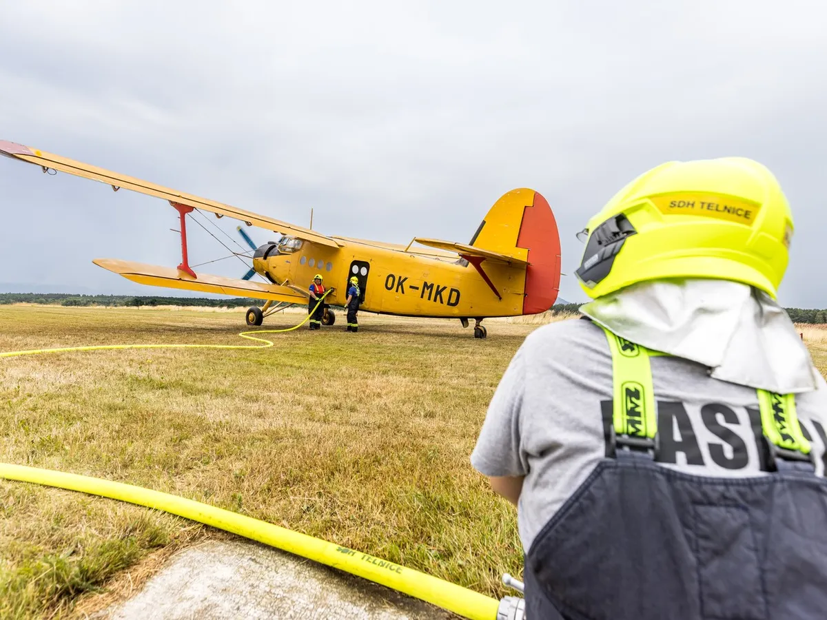 VIDEO Rusia trimite la zbor anticul aparat „kukuruznik”, AN-2. Avioanele de 30.000$ bucata au și 80 de ani