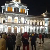 Protest spontan cu sute de participanţi, în cursul nopţii, la Arad, faţă de noile măsuri anti-COVID. / Foto: glsa.ro