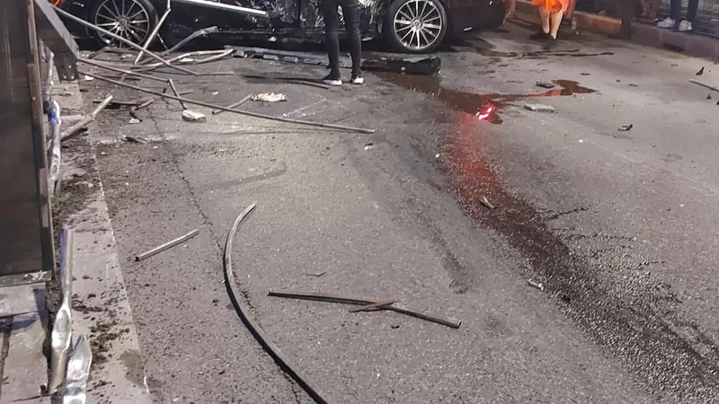 Un brăilean s-a dat zmeu cu un S-Klasse în București. / Foto: infotraficromania.ro