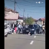 Bătaie generală, în stradă și la spital, între două clanuri din Pantelimon. De la ce s-au luat - Foto: Facebook/captură video