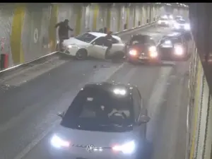 Cine e vinovat de carambolul cu 3 mașini din Pasajul Unirii? Și ce spune despre șoferii români - Foto: captură video