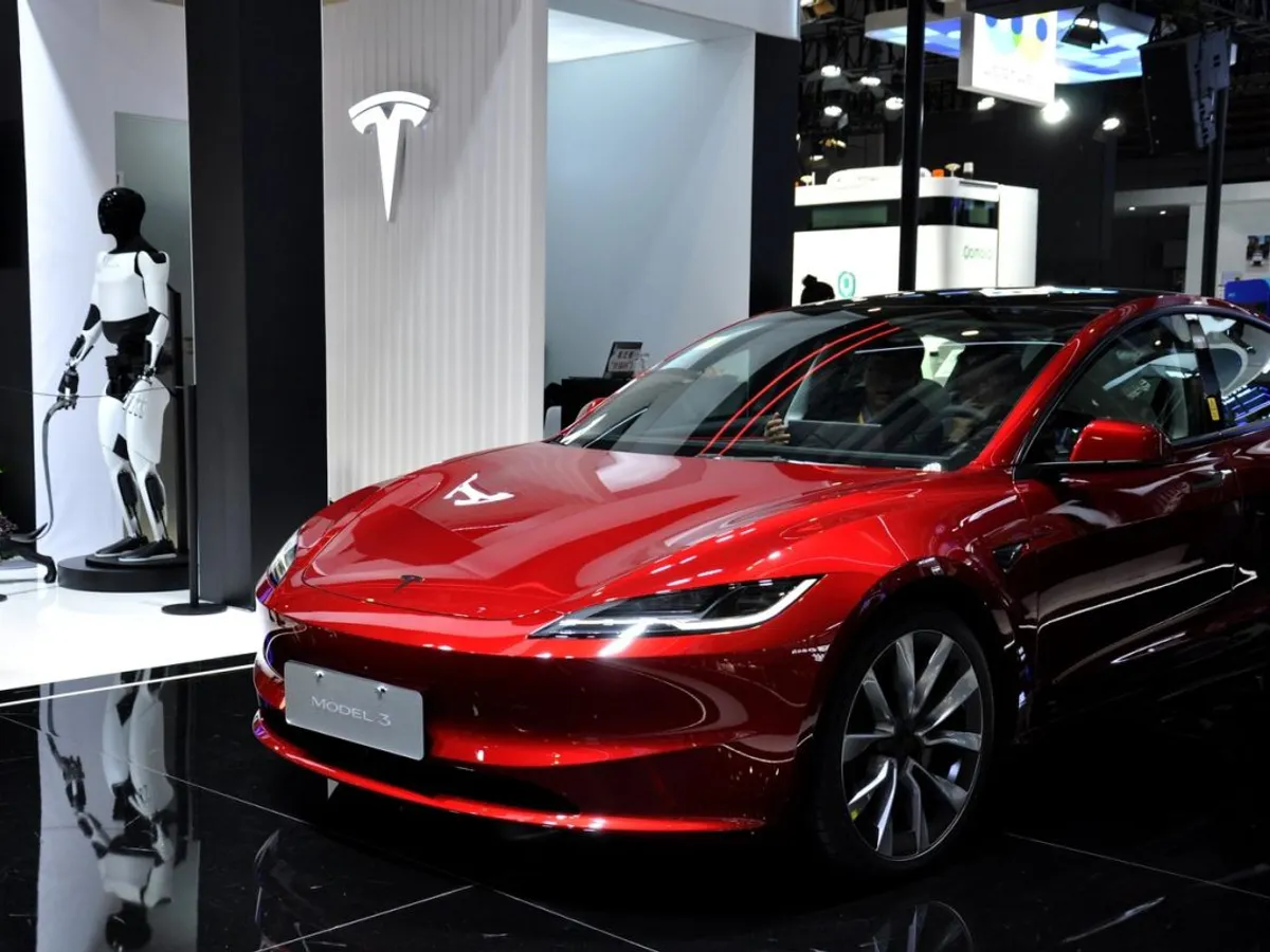 Tesla Cybercab Robotaxi şi-a făcut debutul la o expoziţie auto din China, în noiembrie - Foto: Profimedia Images