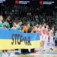 Baschetbaliștii sârbi au refuzat banner-ul "STOP WAR" în Euroliga Foto: adevarul.ro