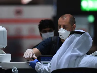 Pasager, la controlul pașapoartelor în Dubai / Foto: gulfnews.com