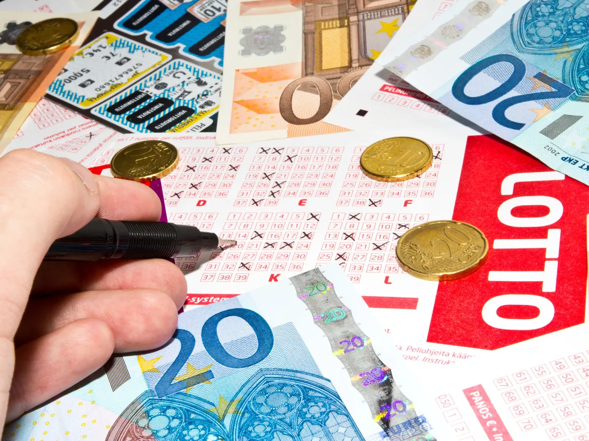 Cum a ajuns un bărbat să câștige la loto după ce a fost la un pas de moarte de 7 ori - Foto: Profimedia Images (imagine cu rol ilustrativ)