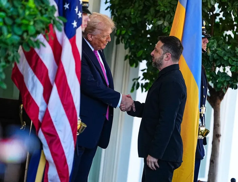 Președintele Donald Trump îl întâmpină pe președintele Ucrainei, Volodimir Zelenski, la Casa Albă - Foto: Profimedia Images