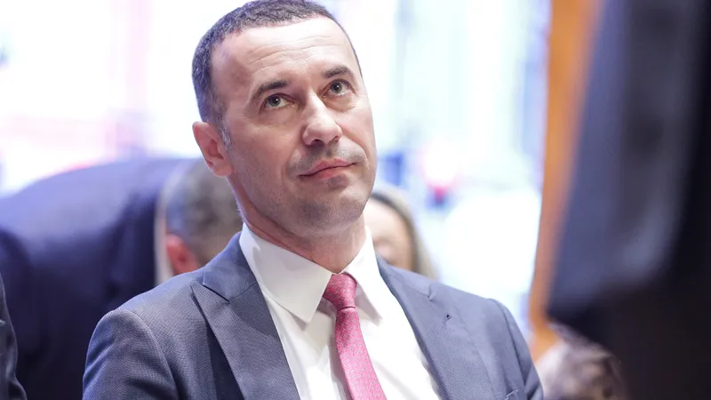 Cercetat de DNA șeful CJ Prahova, Iulian Dumitrescu, victima înșelăciunii Lamborghini, făcută de PSD - Foto: INQUAM Photos / Octav Ganea