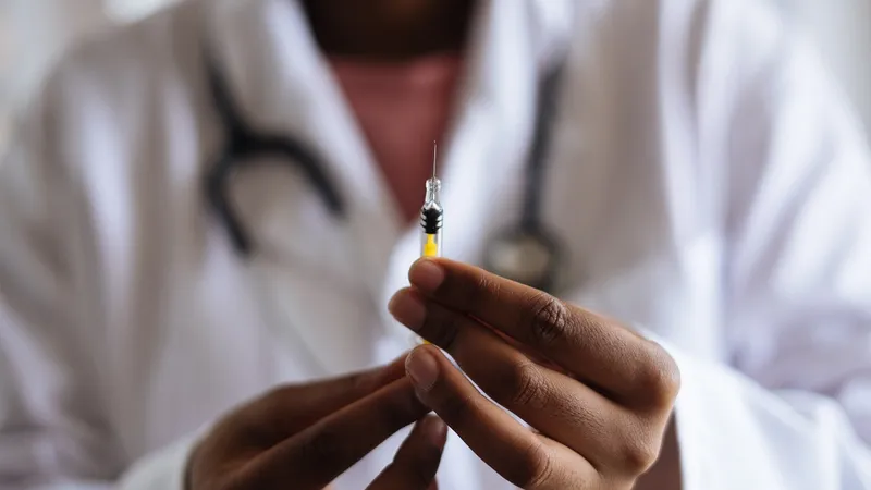 Au pus silicon în buze și au ajustat nasul unor paciente deși nu erau doctori. Acum, sunt arestați / Pexels / RFS Studio
