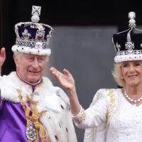 Regele Charles și regina Camilla au salutat mulțimea din balconul de la Buckingham Foto: profimediaimages.ro