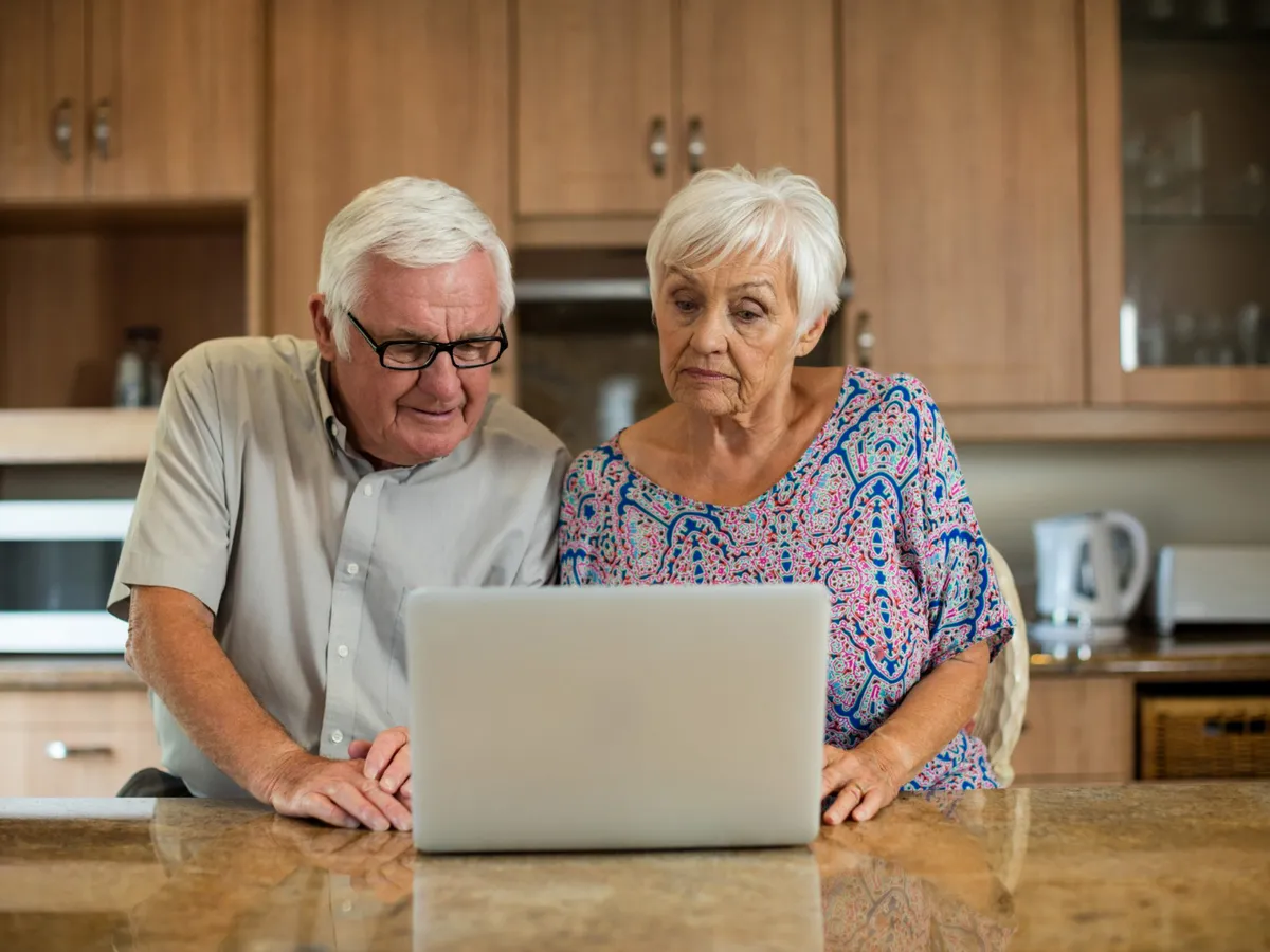 Ajutoarele la pensie ar urma să se dea în luna mai. Distribuția lor în aprilie ar costa 13.000.000€