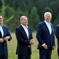 În cursul unei întâlniri la summitul G7, Boris Johnson și Emmanuel Macron au convenit că acesta este un moment critic pentru evoluţia conflictului şi că este posibil să se schimbe cursul războiului - Foto: Profimedia Images
