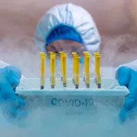 Doze de vaccin anti-COVID scoase din frigider/FOTO: Getty